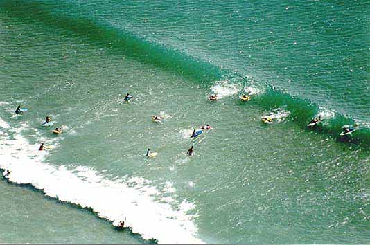 Surf en la playa de Sta. M� del Mar.